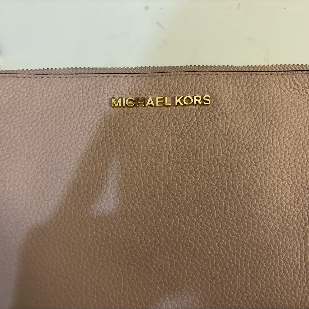 Michael Kors wristlet - Picture 2 of 4